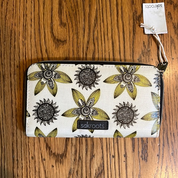 Sakroots Handbags - SakRoots Wallet